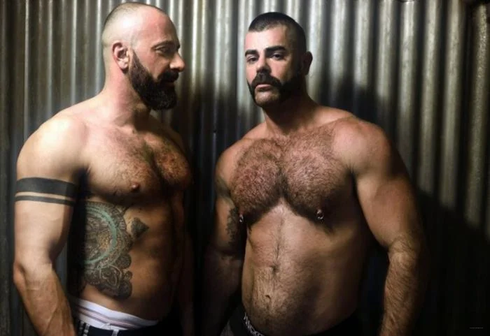 Seeded in a bar - Jose, Riccardo aka Alberto Esposito [HD 720p] Blowjob, Kissing