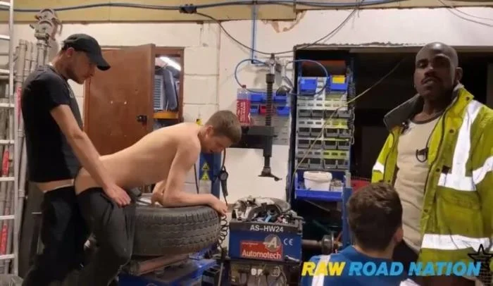 Ginder Lad Gets More Than 1 Oil Change Ben Kane, Danny Ford, Jamie, Josh Innit, Tony Parker [HD 720p]