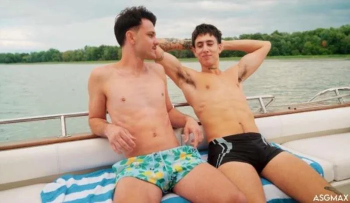 Bros On A Boat [FullHD 1080p]